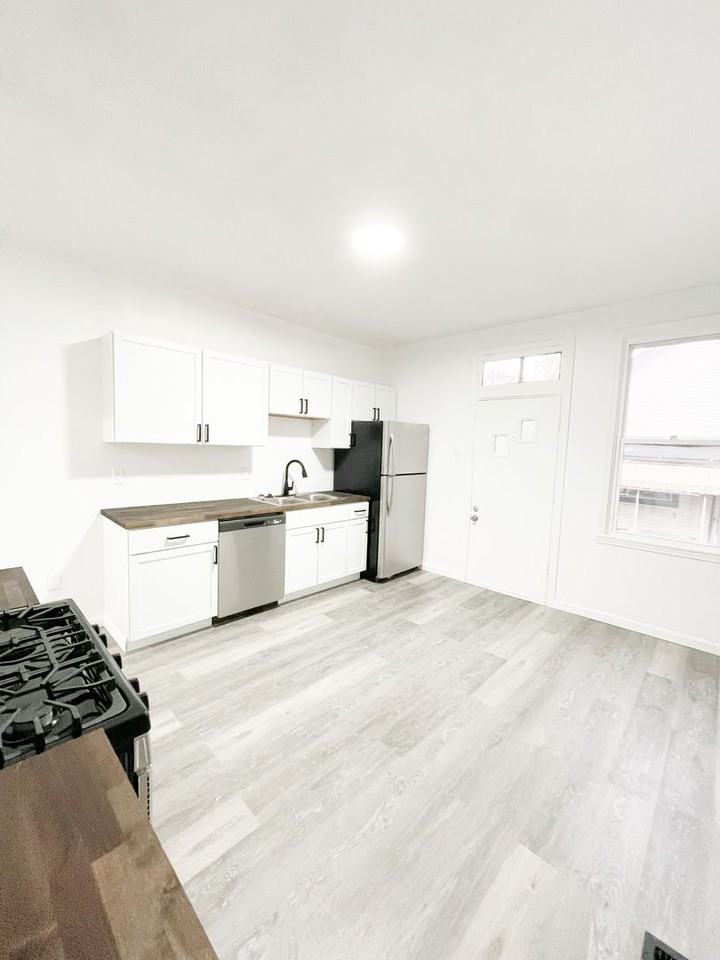 949 Freeland St - Photo 5 of 25