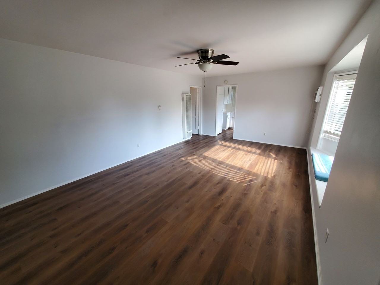 625 W Leeside St - Photo 4 of 13