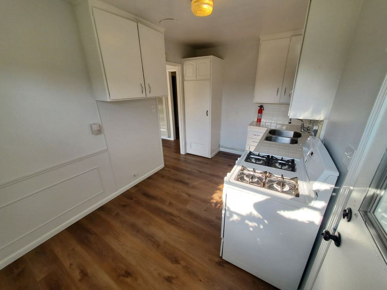 625 W Leeside St - Photo 5 of 13