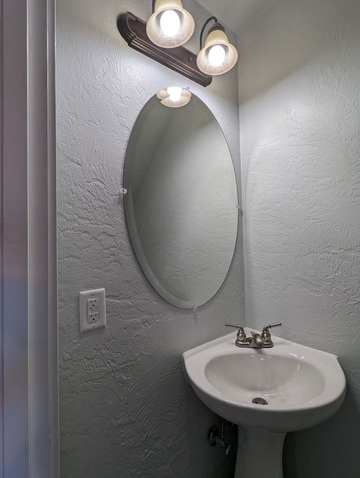 1044 Q Street #C - Photo 7 of 20