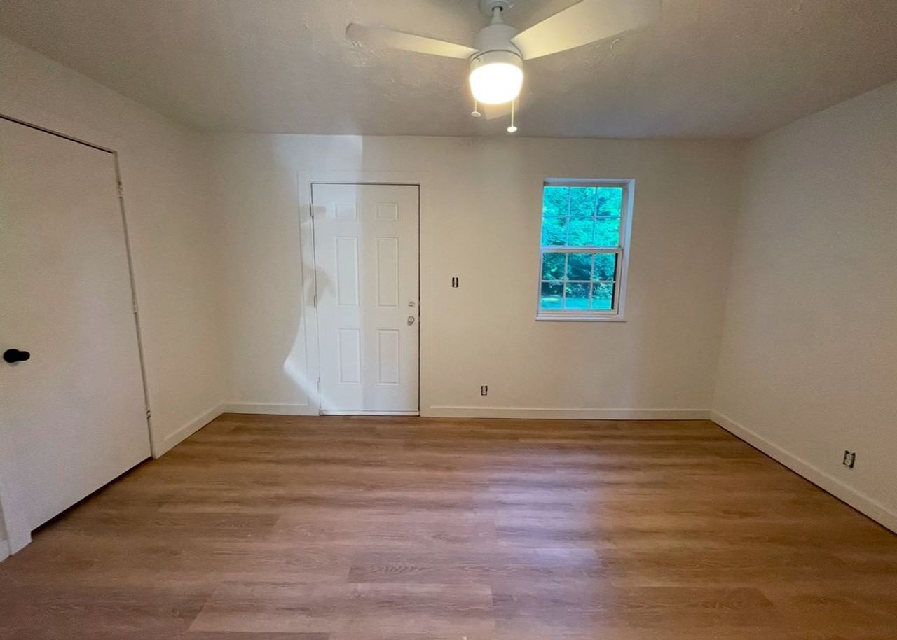 3005 Sevier Ave - Photo 3 of 7