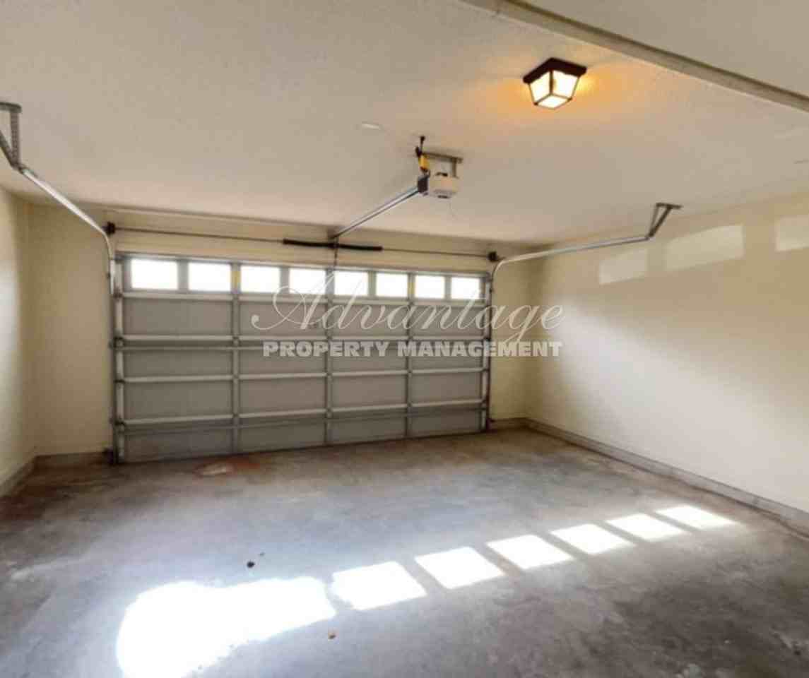 9326 S Fairmont Cir - Photo 2 of 17