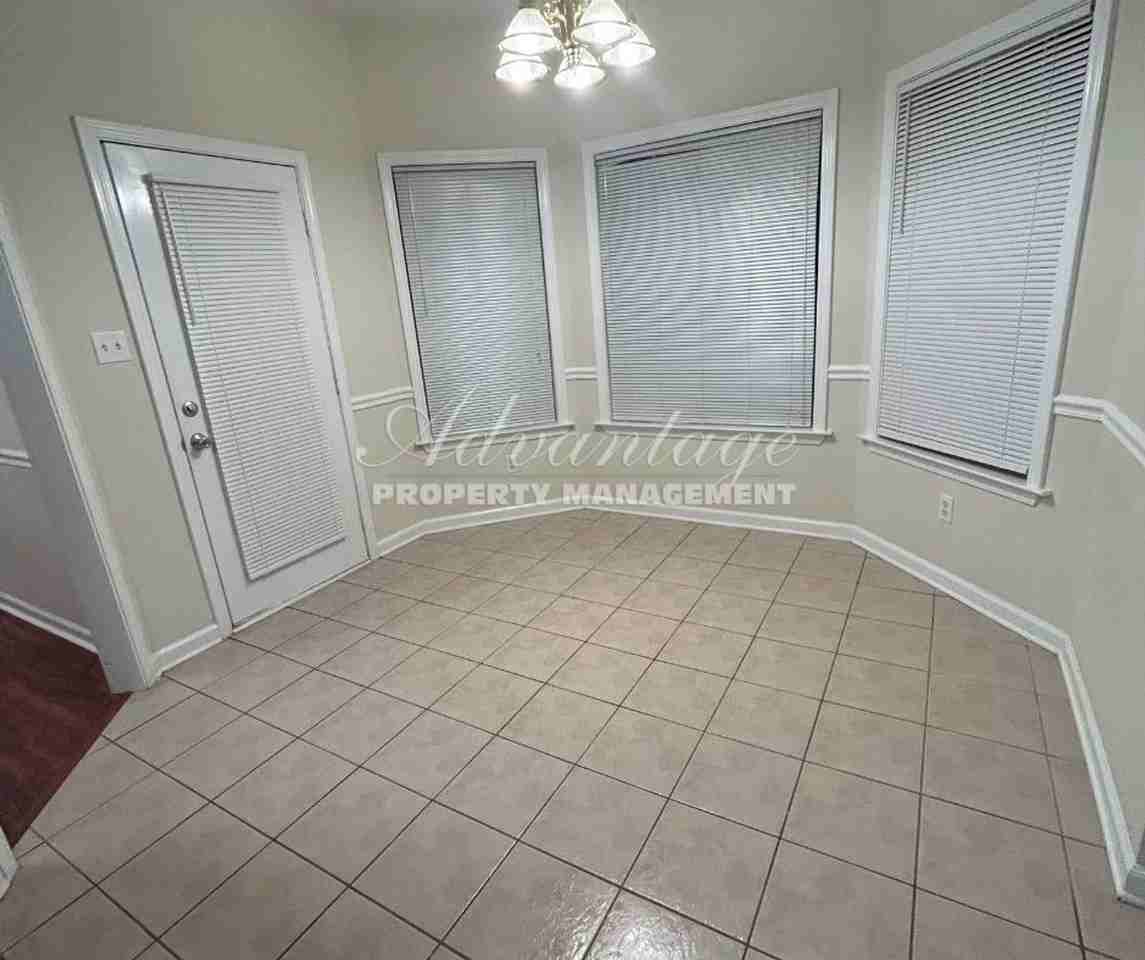 9326 S Fairmont Cir - Photo 7 of 17