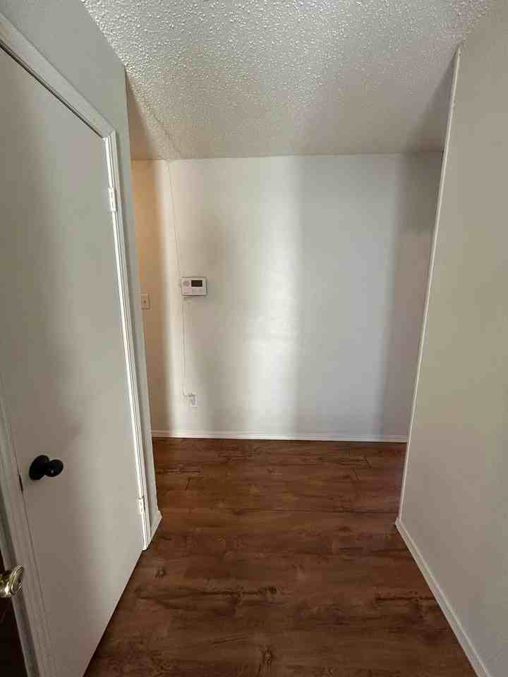 2304 Nw 75th St - Photo 4 of 31