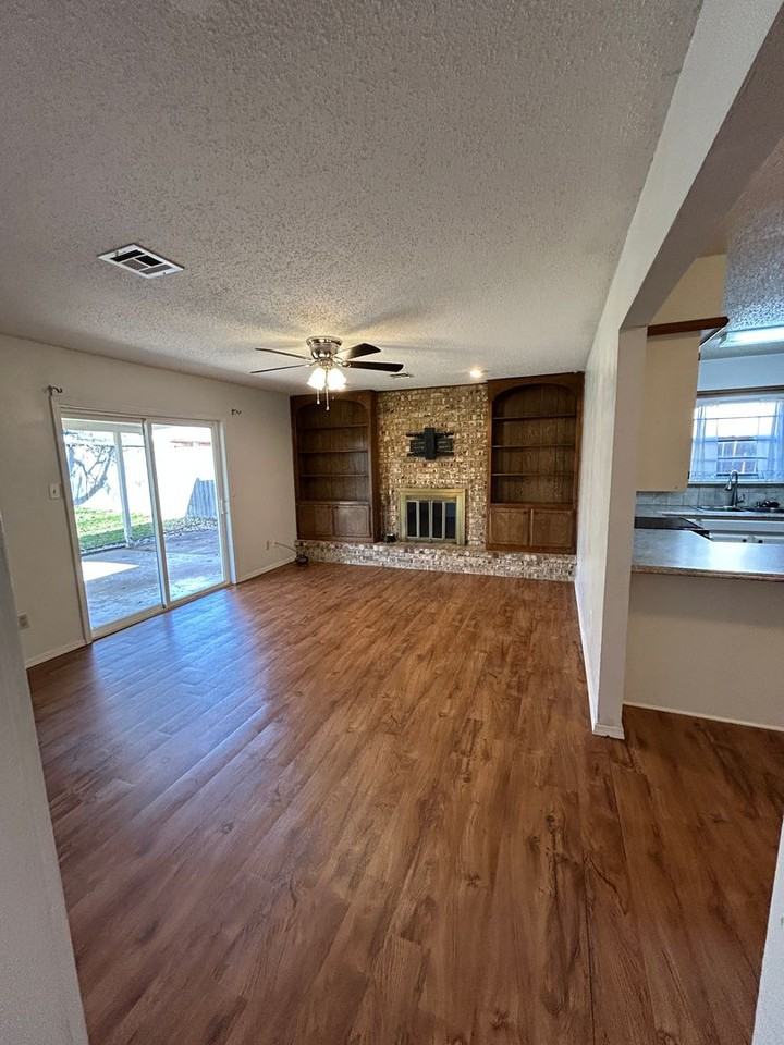 2304 Nw 75th St - Photo 5 of 31