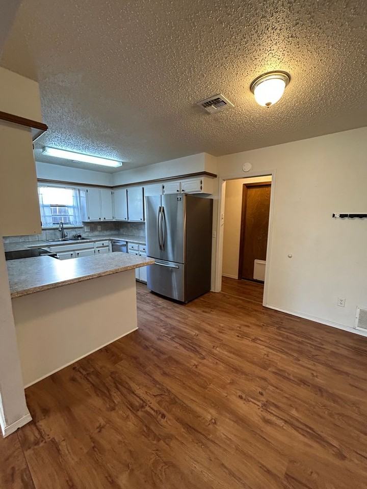 2304 Nw 75th St - Photo 7 of 31
