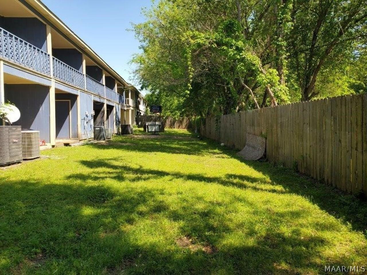 143 Brian Ct - Photo 2 of 14