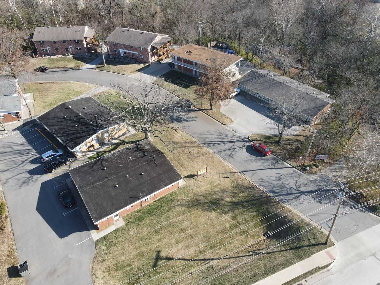 1035 Southpark Dr - Photo 2 of 3