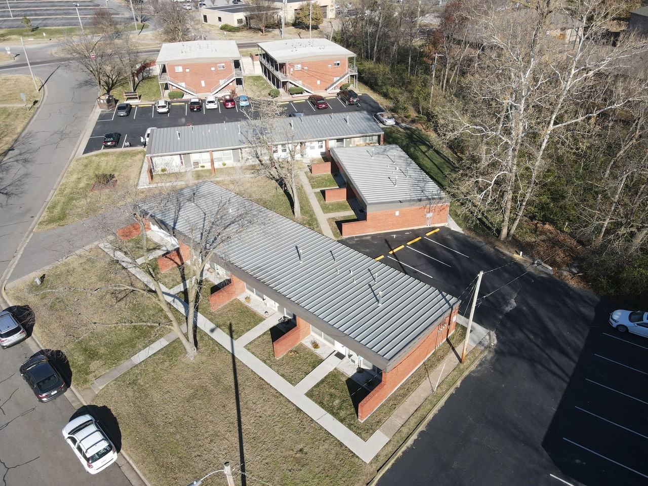 1035 Southpark Dr - Photo 3 of 3