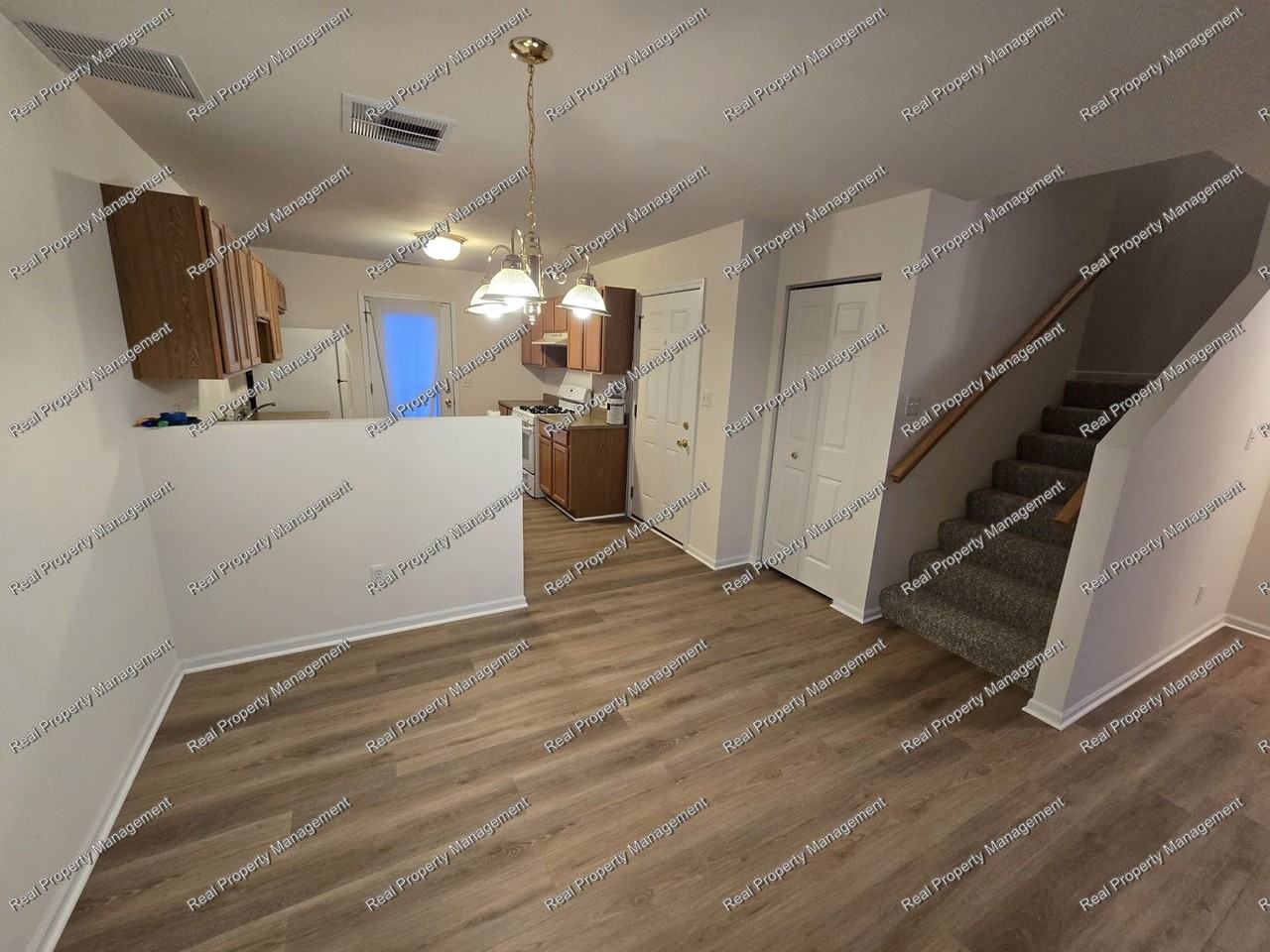 10403 Paramount Way - Photo 2 of 14