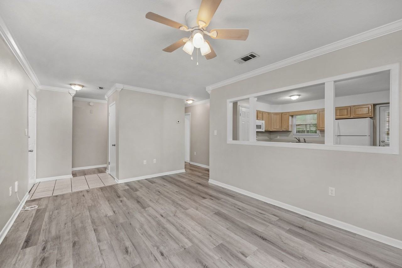 823 Meadow Ln - Photo 6 of 23