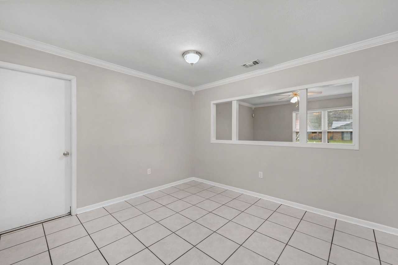 823 Meadow Ln - Photo 7 of 23