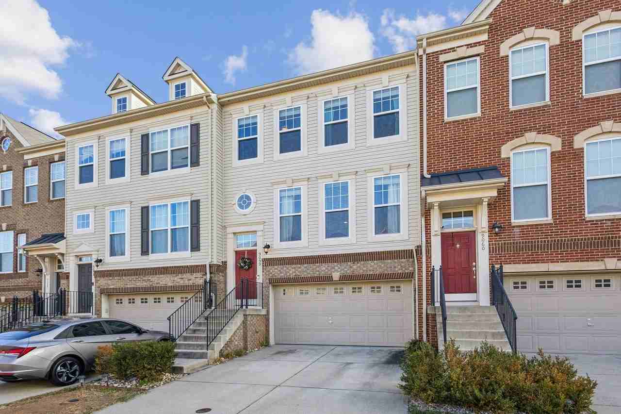 9059 Isabel Ln - Photo 3 of 24