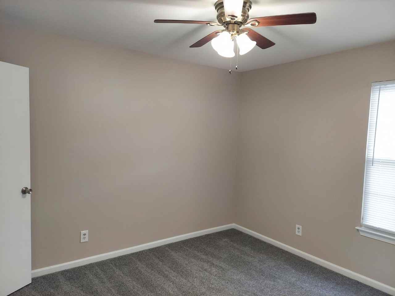 1420 Deerpond Ln - Photo 7 of 12