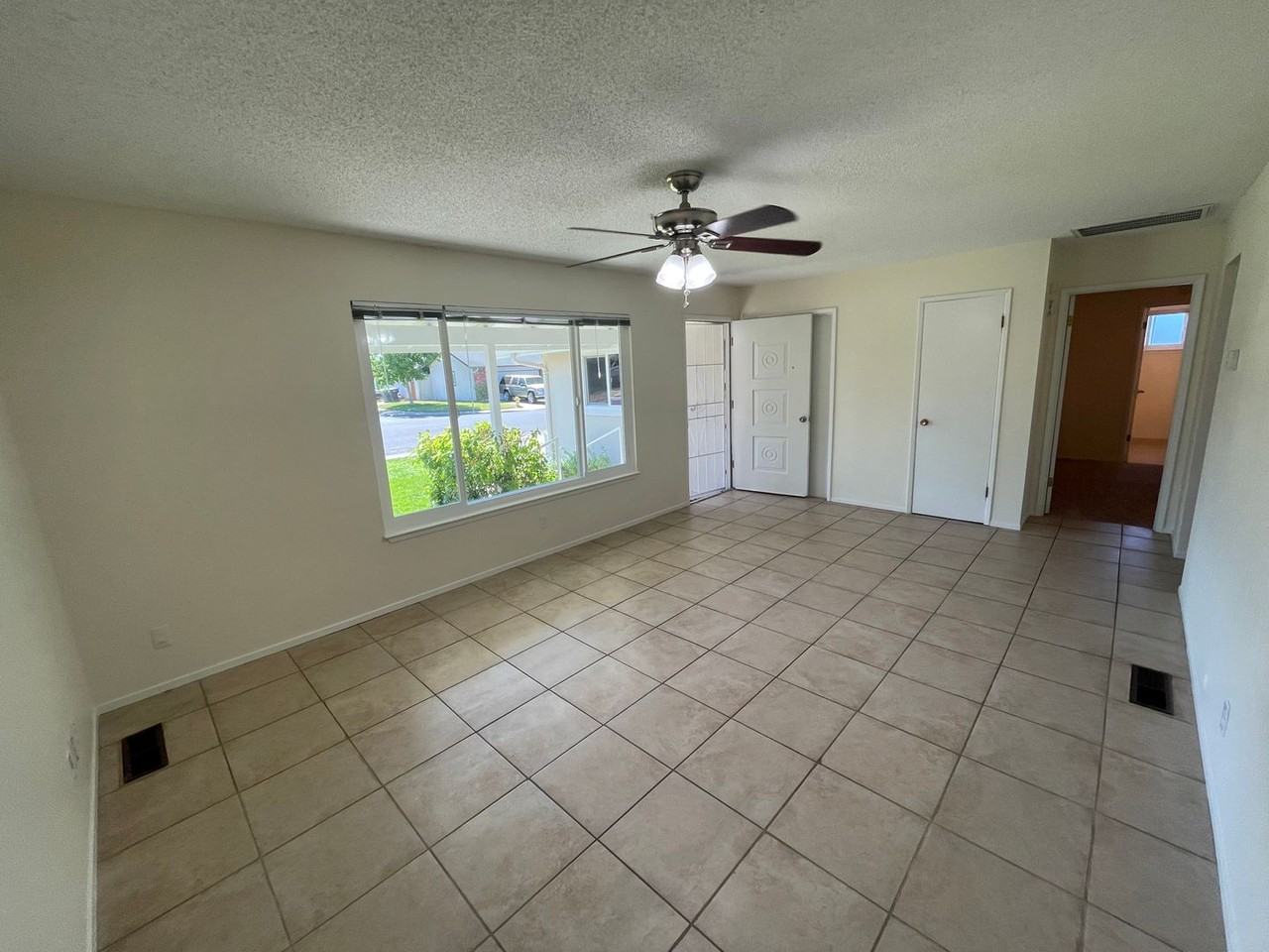 2701 Campbell Ln - Photo 4 of 29