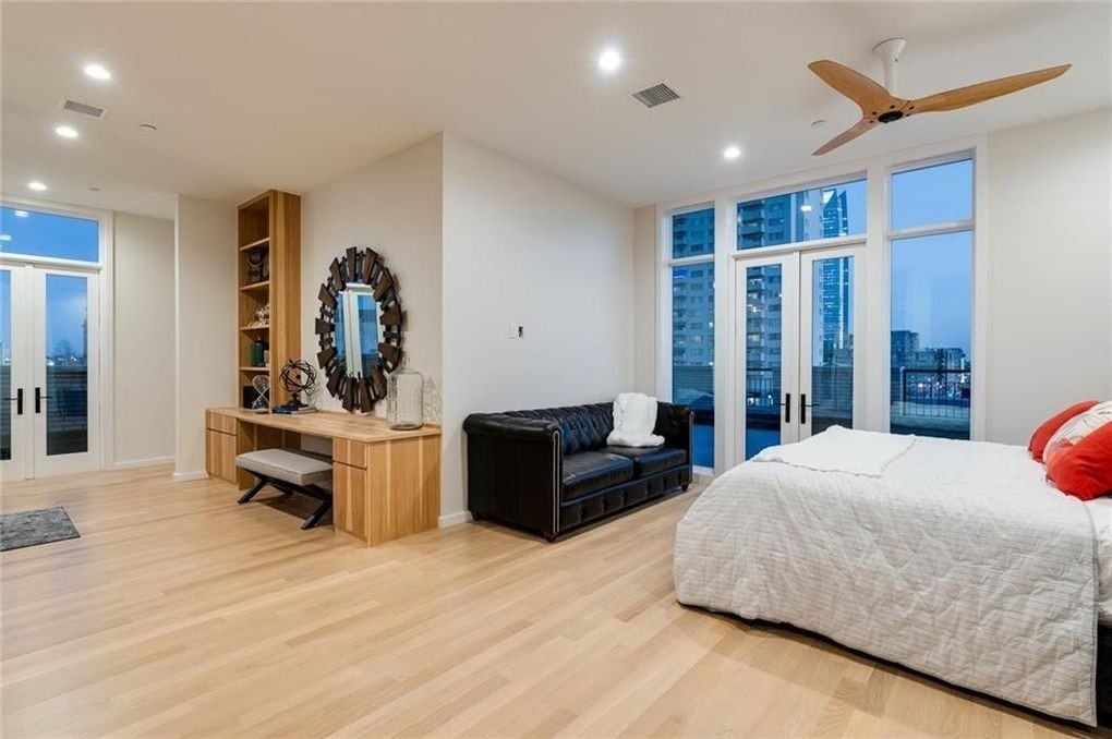 701 N Hudson Ave - Photo 3 of 28