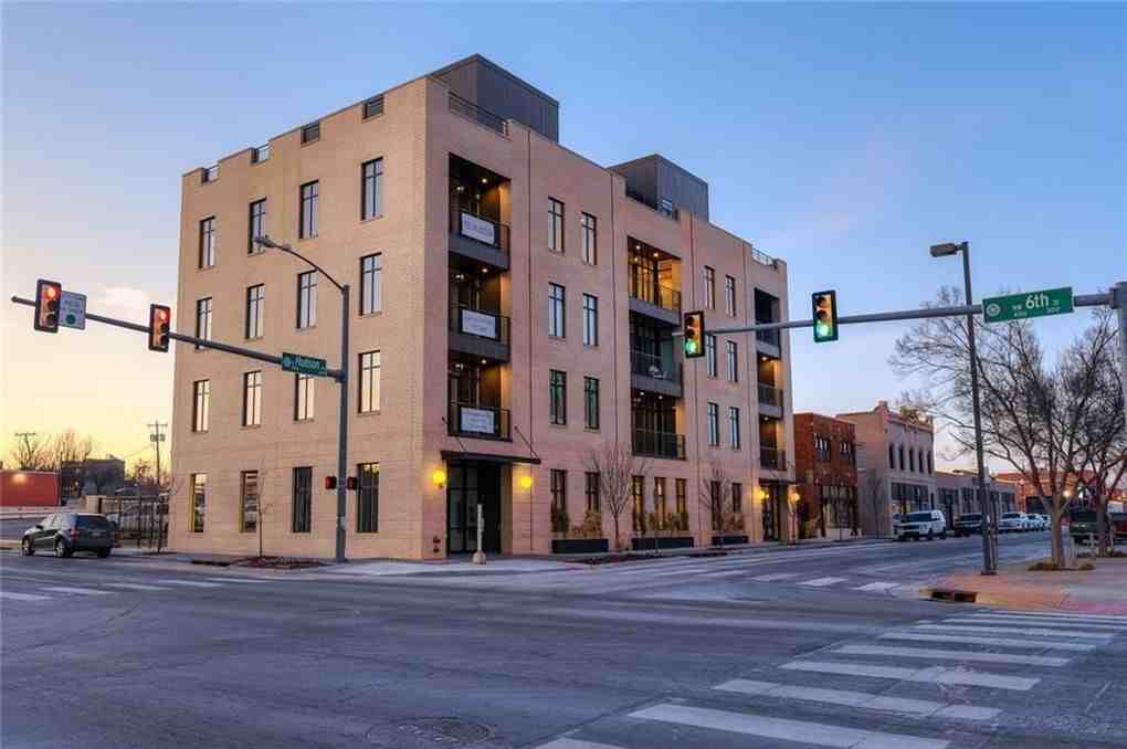 701 N Hudson Ave - Photo 4 of 28
