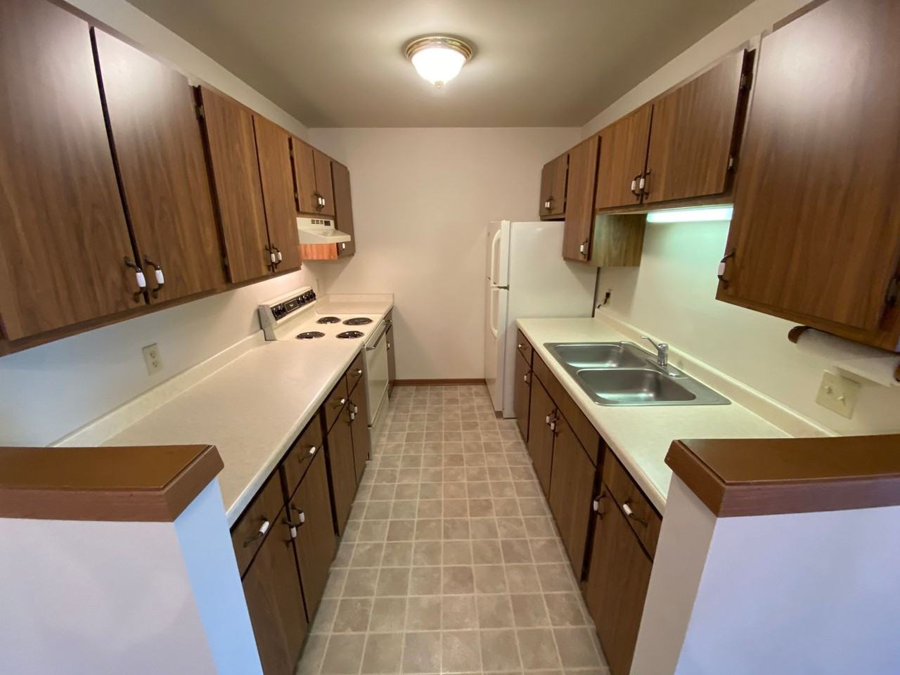 Arrowhead Heights Apartments - Photo 4 of 9