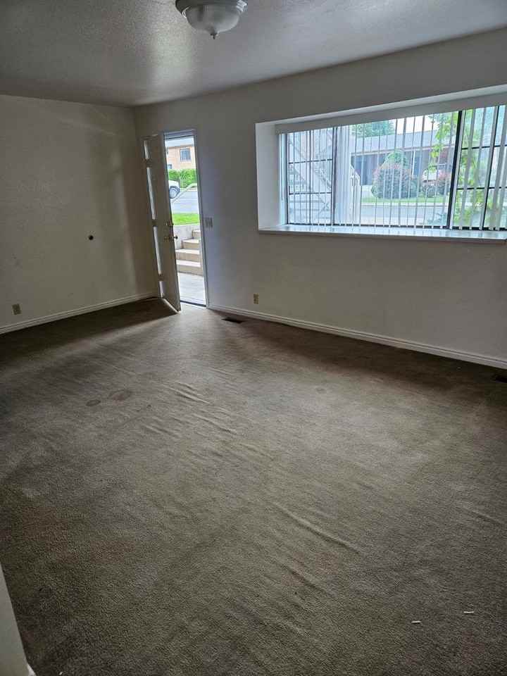 351 W 620 N - Photo 6 of 12