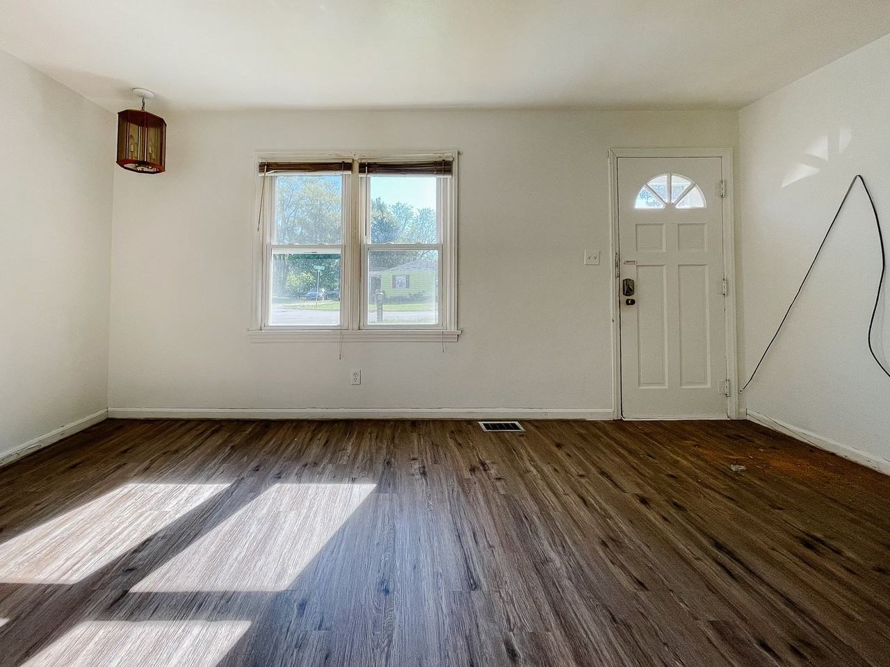 1215 S Fullhart Dr - Photo 4 of 26