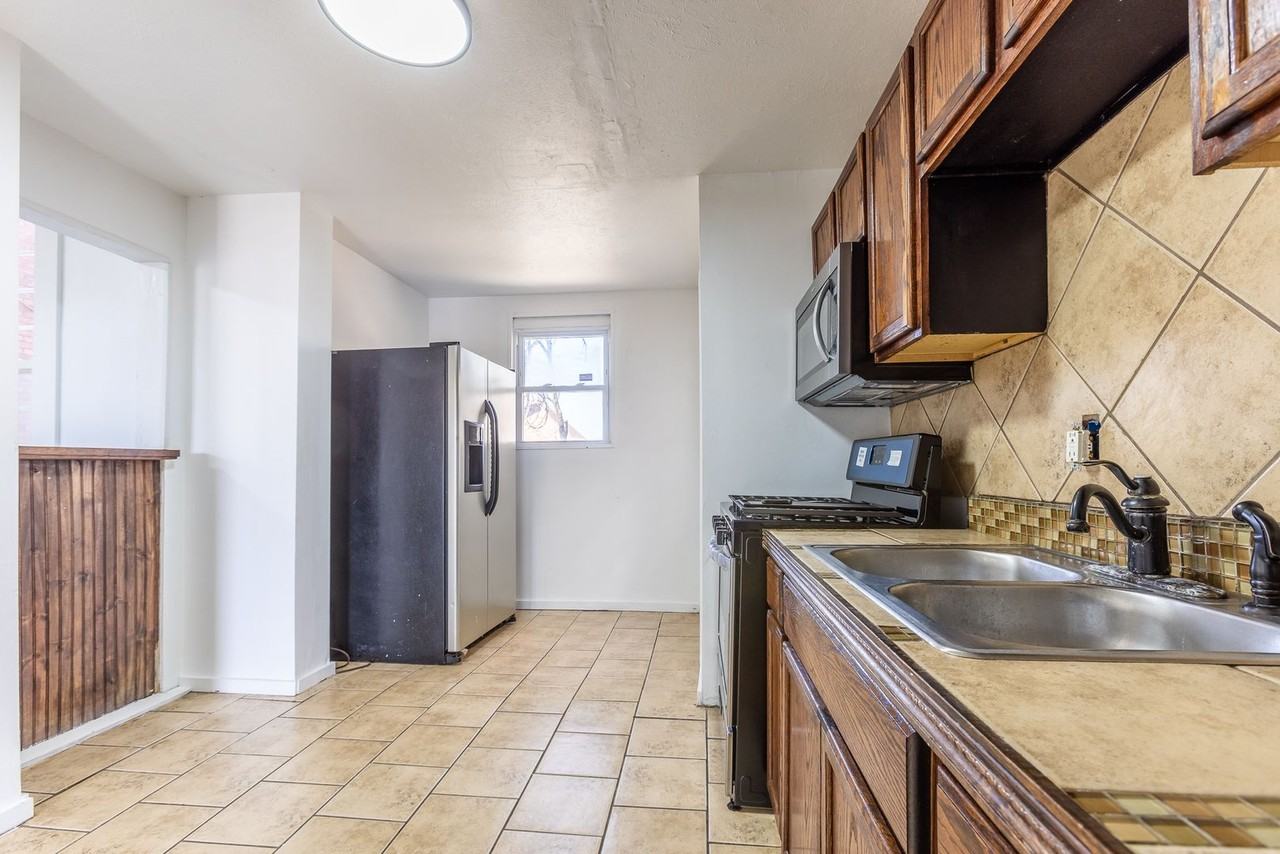 1406 Rockland Ave - Photo 4 of 28