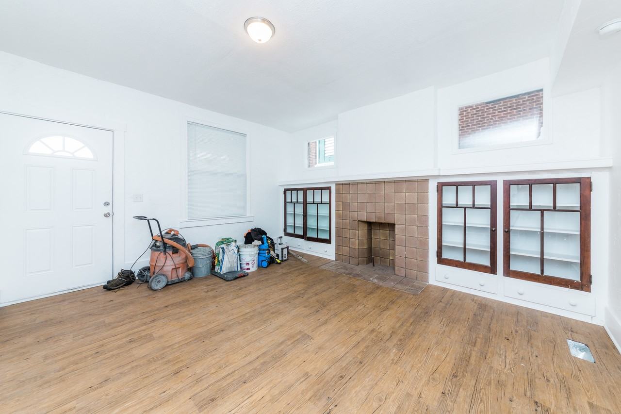 2304 Bensonia Ave - Photo 4 of 26