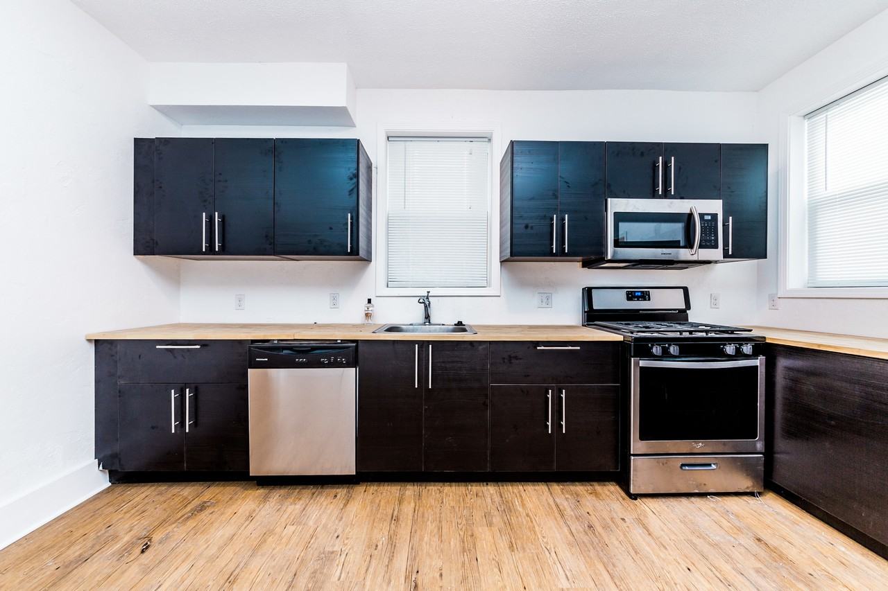 2304 Bensonia Ave - Photo 7 of 26