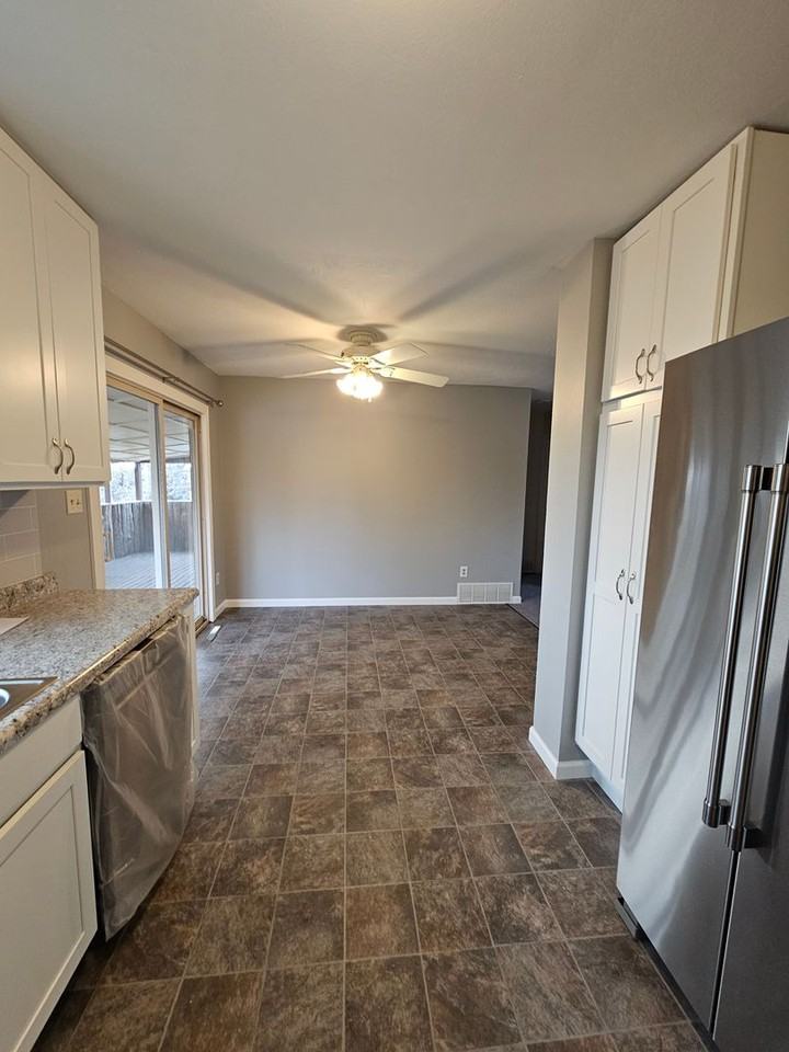 515 Montclair Dr - Photo 4 of 23