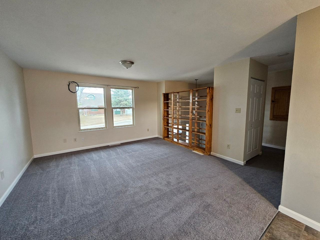 515 Montclair Dr - Photo 5 of 23