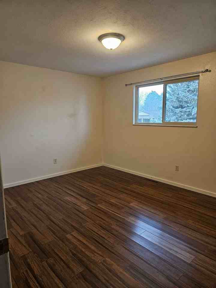 515 Montclair Dr - Photo 6 of 23