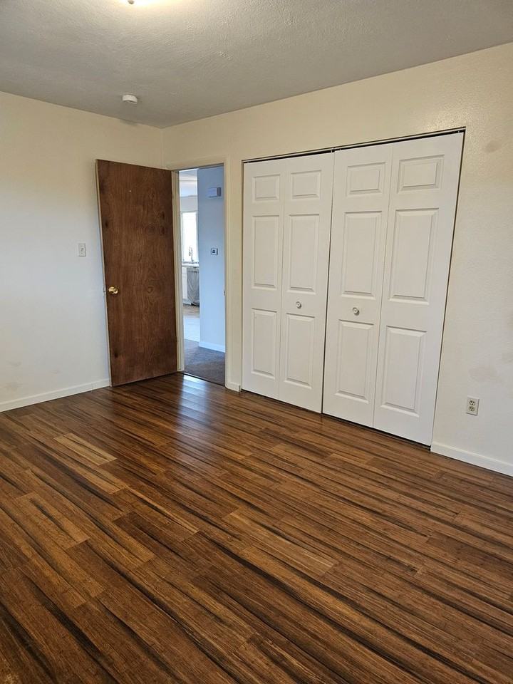 515 Montclair Dr - Photo 7 of 23