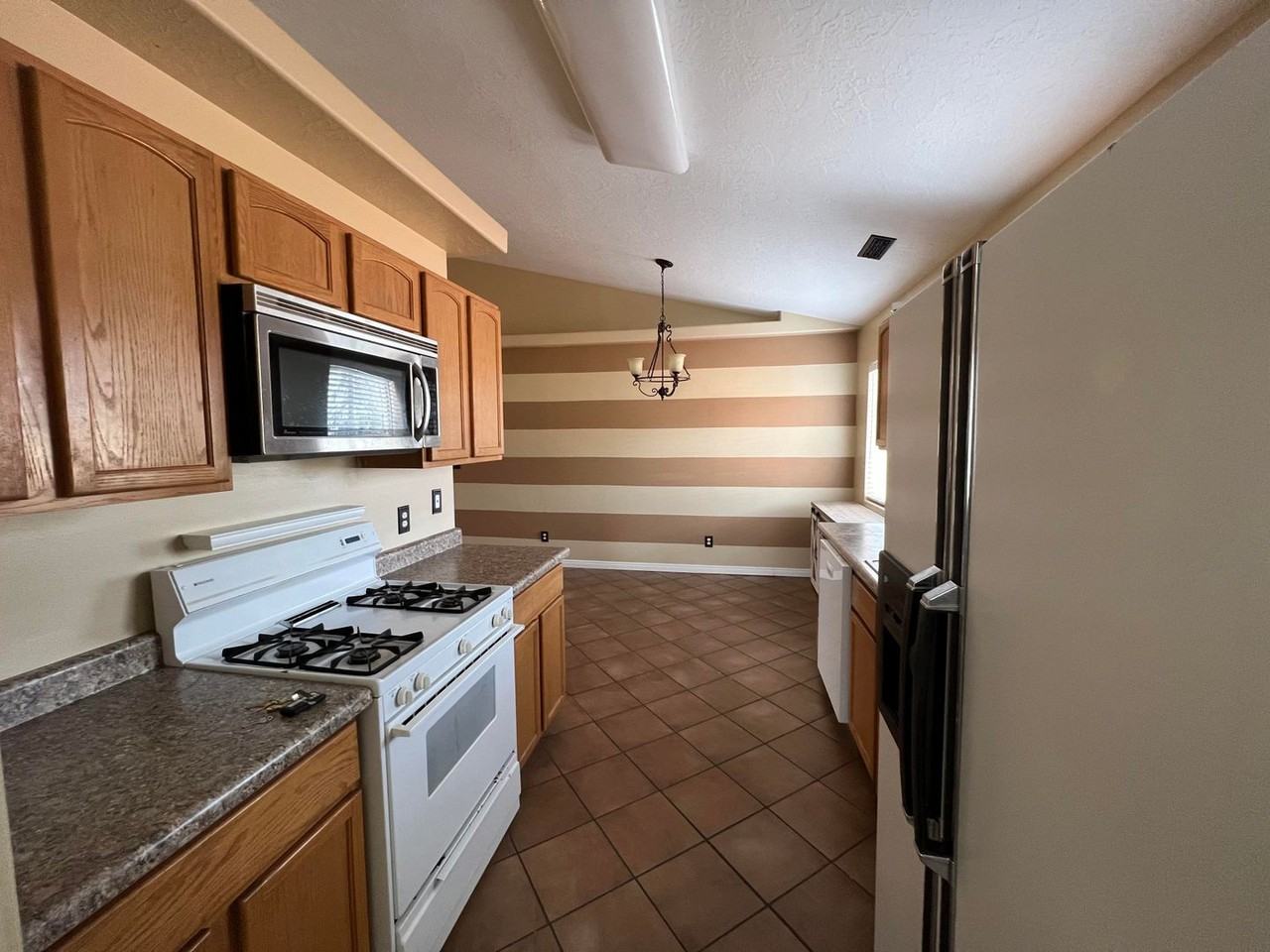 1505 N Cedar Blvd - Photo 3 of 17