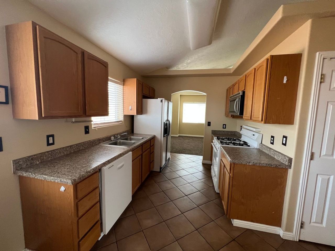 1505 N Cedar Blvd - Photo 4 of 17