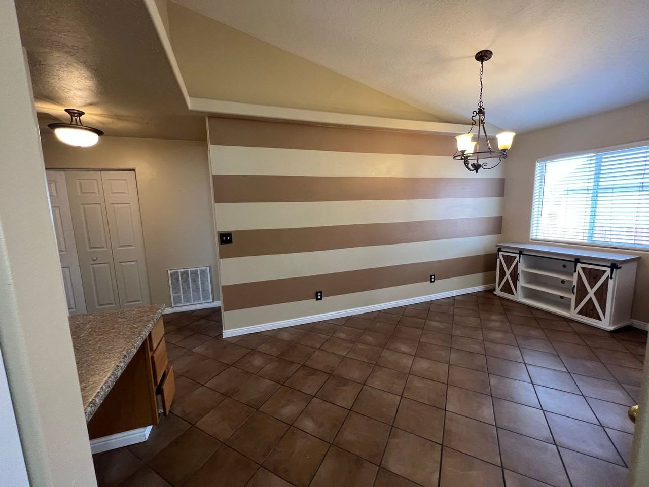 1505 N Cedar Blvd - Photo 6 of 17