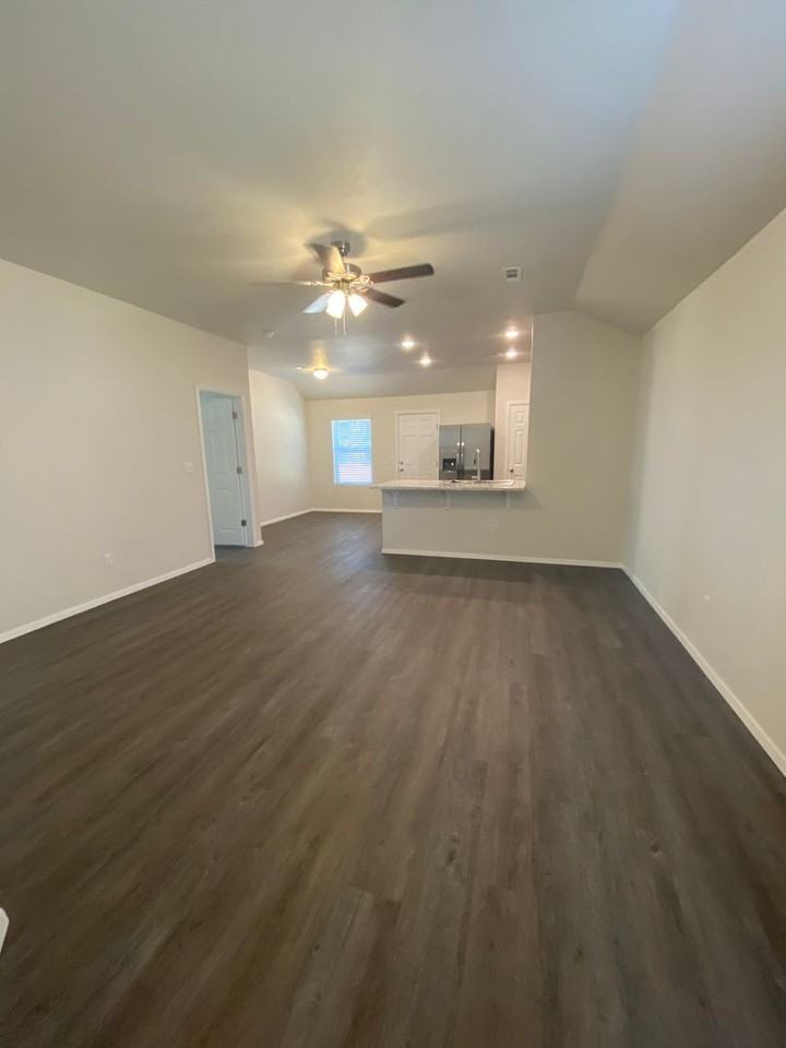 3200 Red Tail Way - Photo 5 of 21