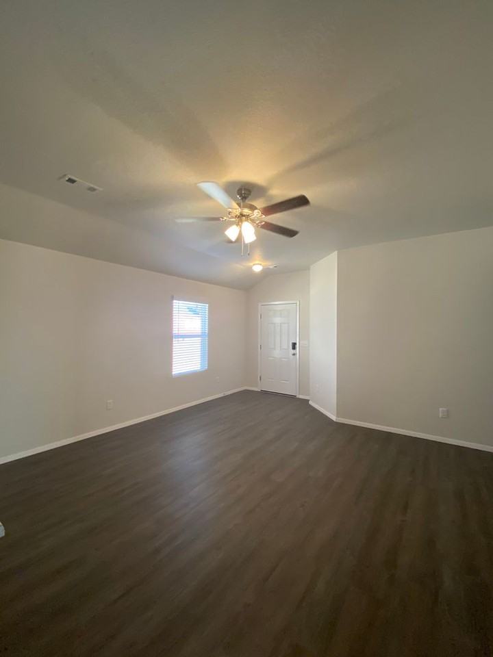 3200 Red Tail Way - Photo 6 of 21