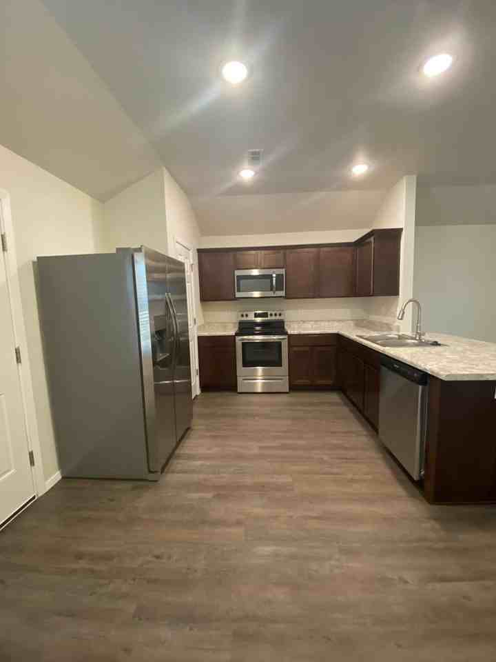 3200 Red Tail Way - Photo 7 of 21