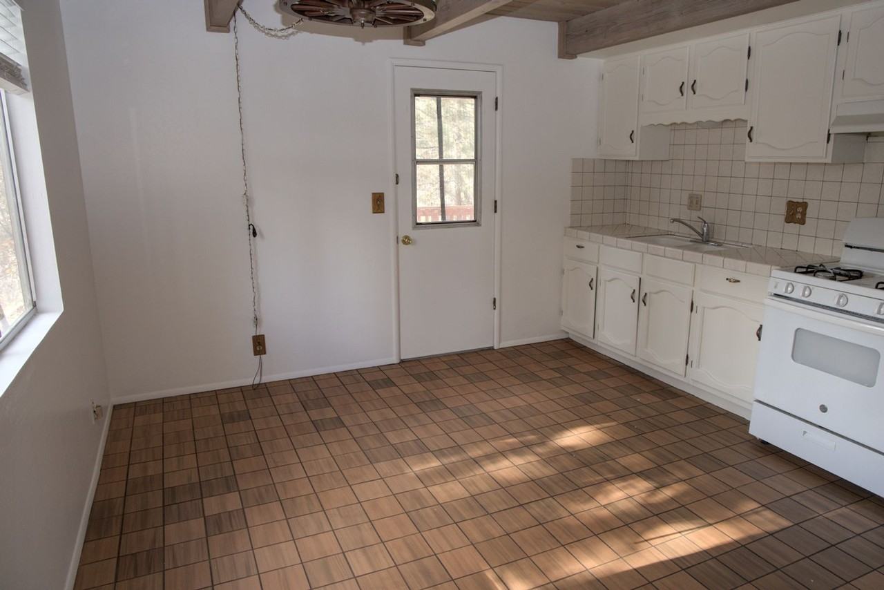 690 Talmadge Rd - Photo 6 of 15