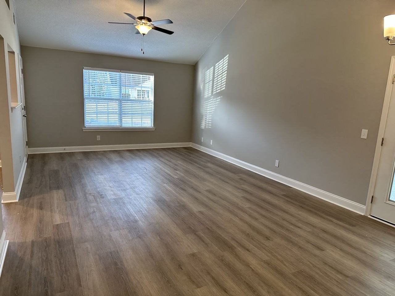 1050 Rushing St - Photo 6 of 26