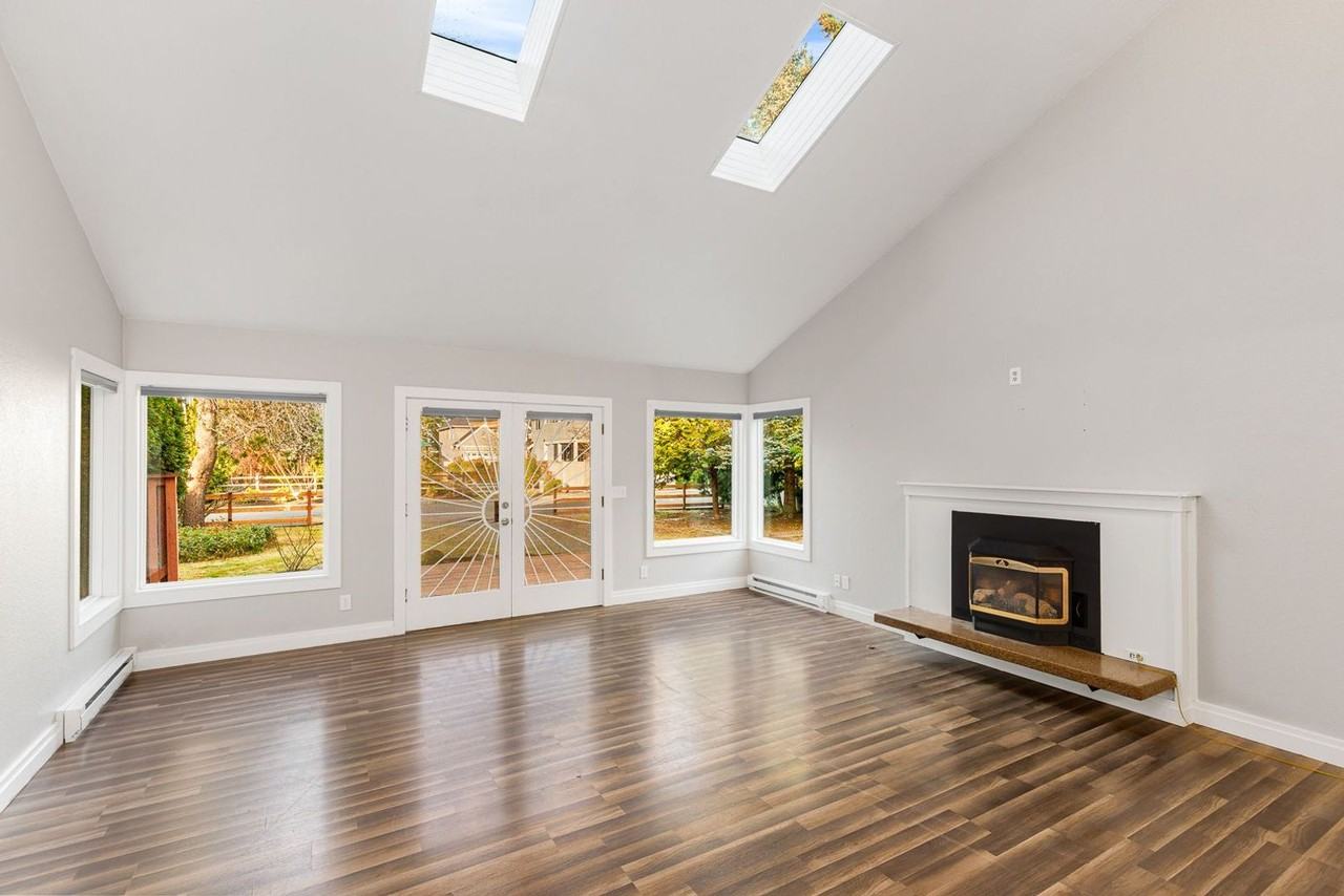 8635 Ne 124th St - Photo 4 of 16