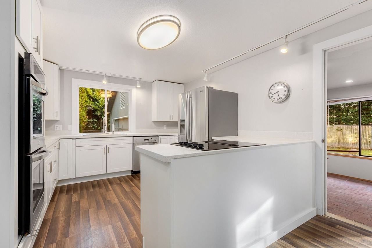 8635 Ne 124th St - Photo 6 of 16