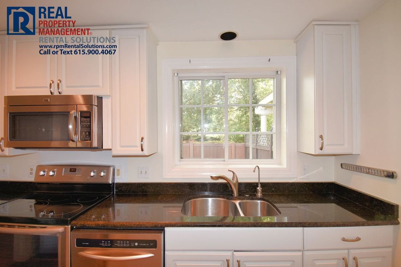 1002 Gale Ln - Photo 3 of 11