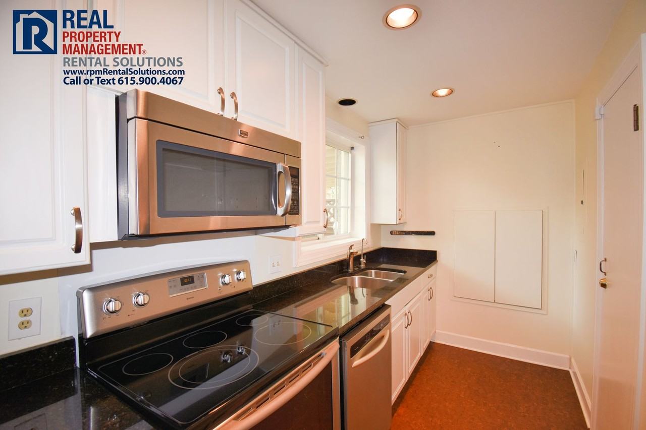 1002 Gale Ln - Photo 2 of 11