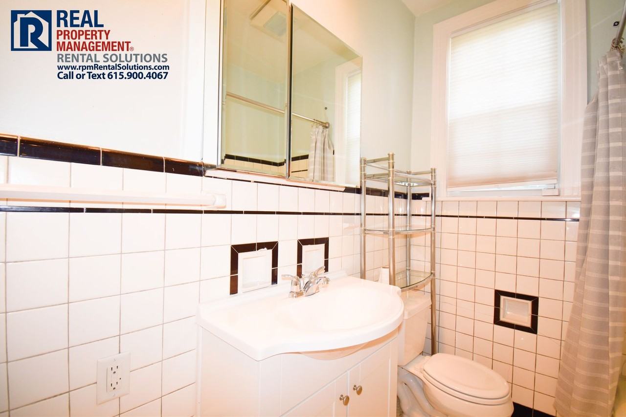 1002 Gale Ln - Photo 7 of 11