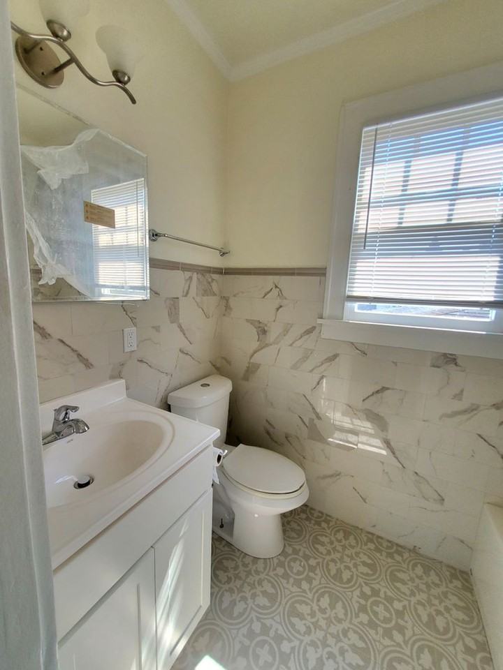 611 18th St - Photo 5 of 17