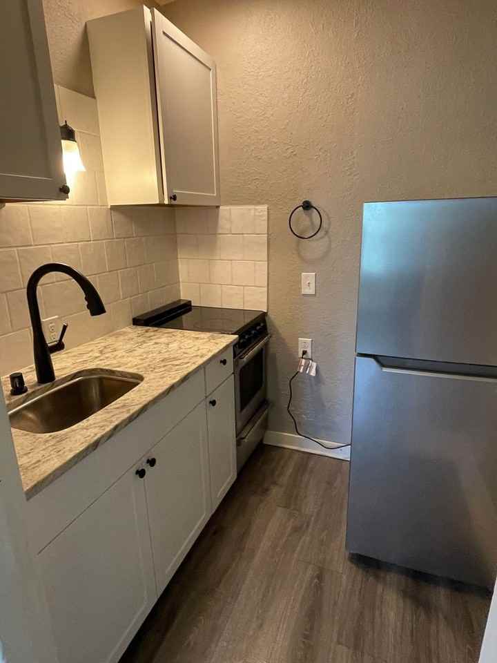327 N 4th St #6 - Photo 5 of 11