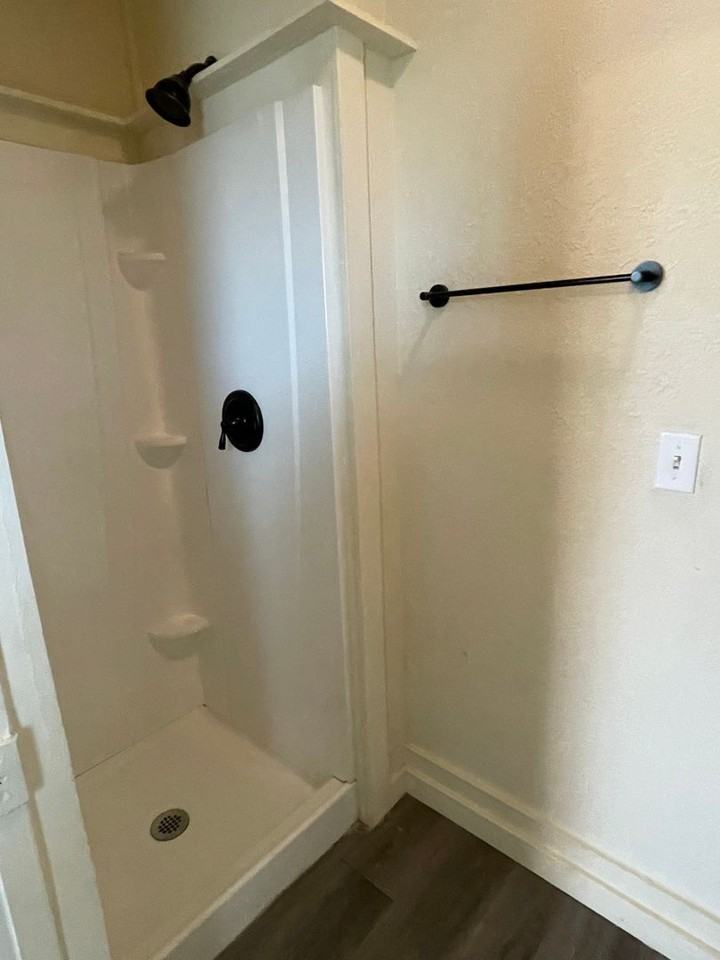 327 N 4th St #6 - Photo 6 of 11
