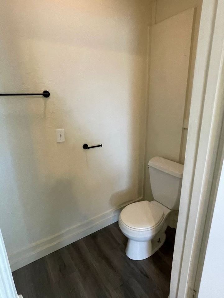 327 N 4th St #6 - Photo 7 of 11