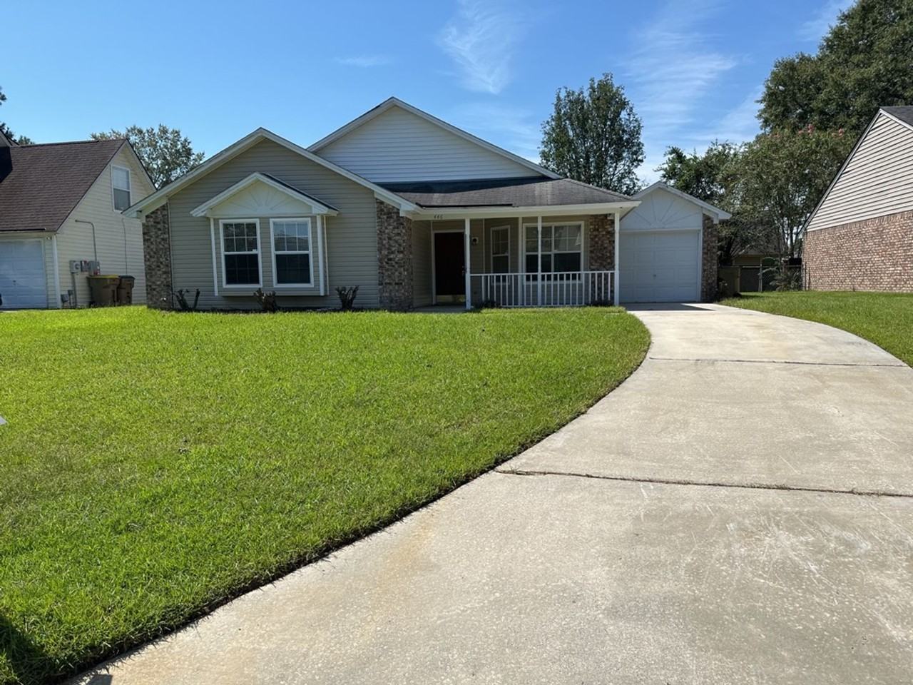 446 Falcon Dr - Photo 2 of 33