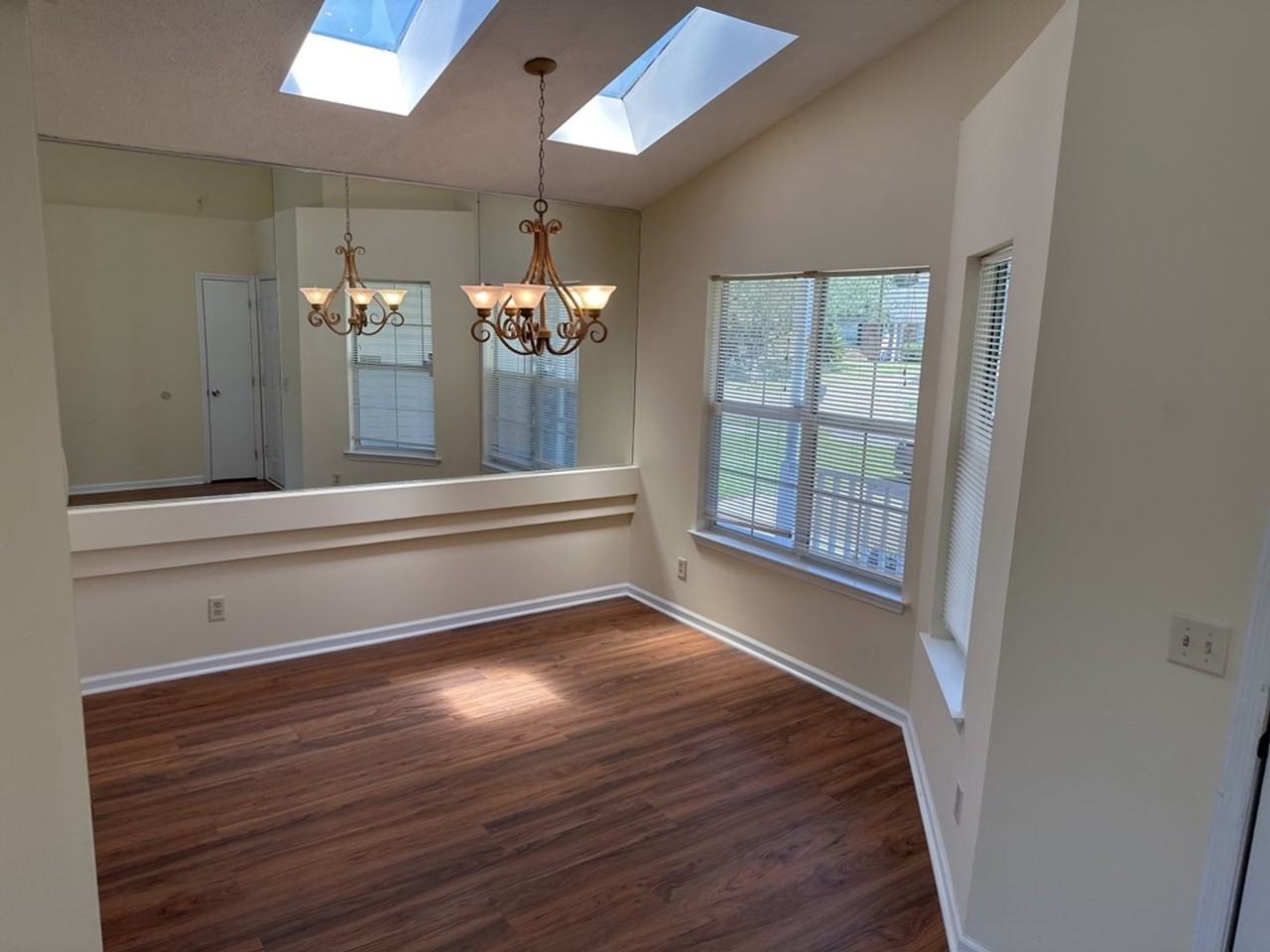 446 Falcon Dr - Photo 6 of 33